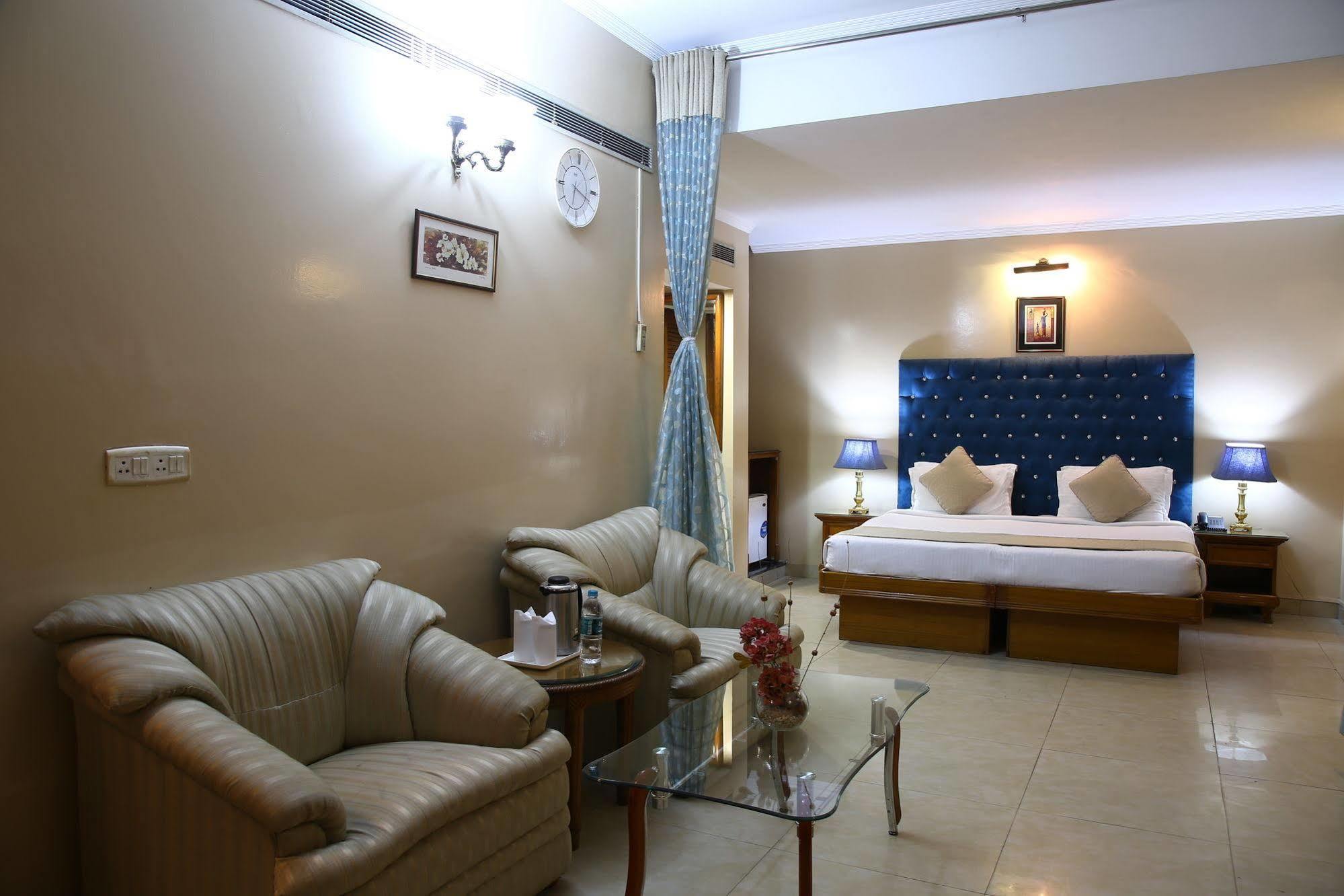 Fabhotel Conclave Executive Nehru Place Yeni Delhi Dış mekan fotoğraf